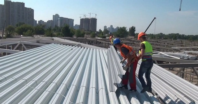 Кровля склада из профнастила Н90