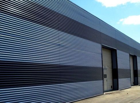Облицовка фасада профилированным листом МП10