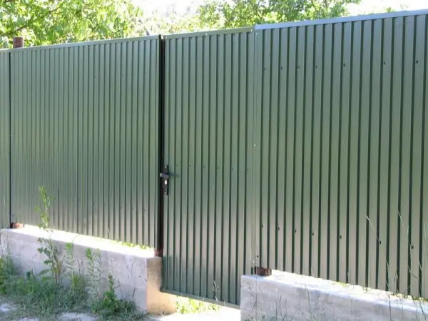 Откатные ворота из профиля СС10